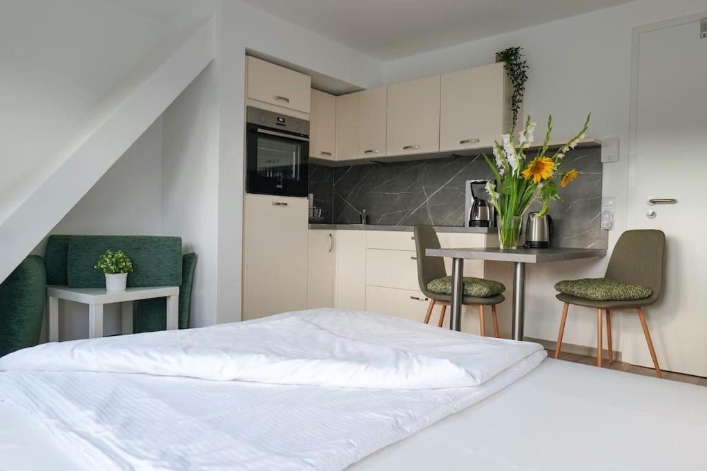 Wunderschoene Ferienwohnung Mit Balkon In Aue Eksteriør billede